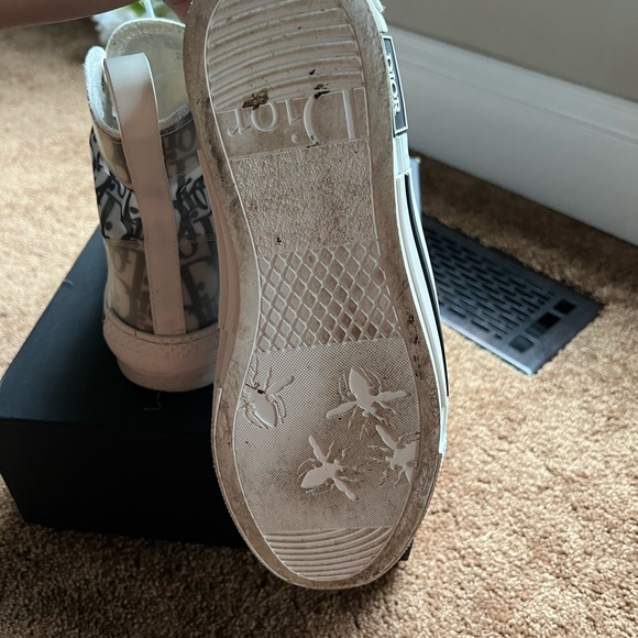 Dior x Kaws Converse - Picture 5 of 7